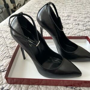 REAL ITALIAN Leather ankle strap Elegant Black Stiletto Heels NWOT